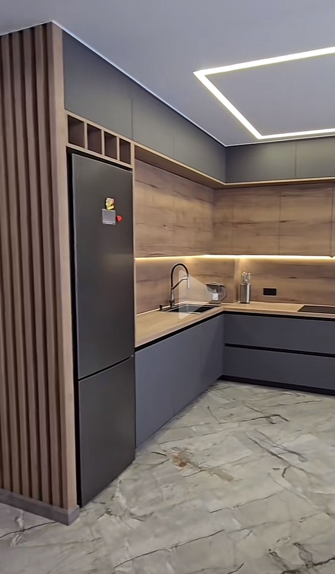 تفصيل مطابخ الرياض | أسعار تقريبية + خامات (HPL/أكريليك/خشب) ونصائح قبل التعاقد